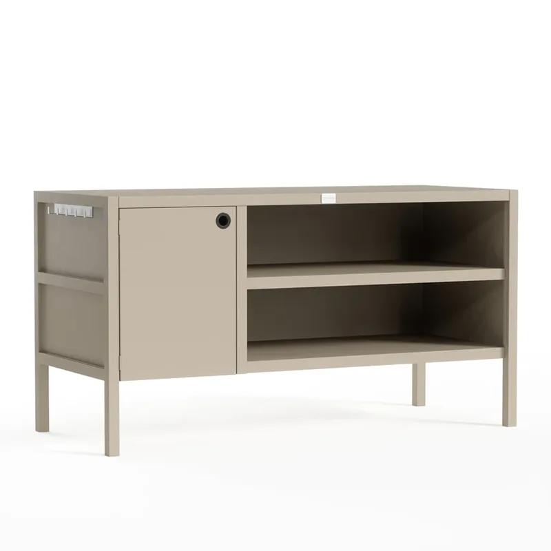 ຫ້ອງຄົວນອກຊັ້ນສອງຊັ້ນທີ່ມີປະຕູ